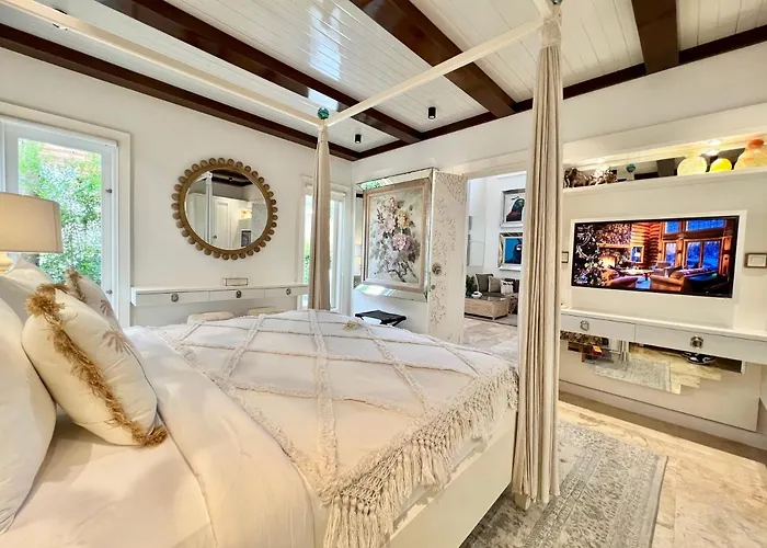 Moon Villa